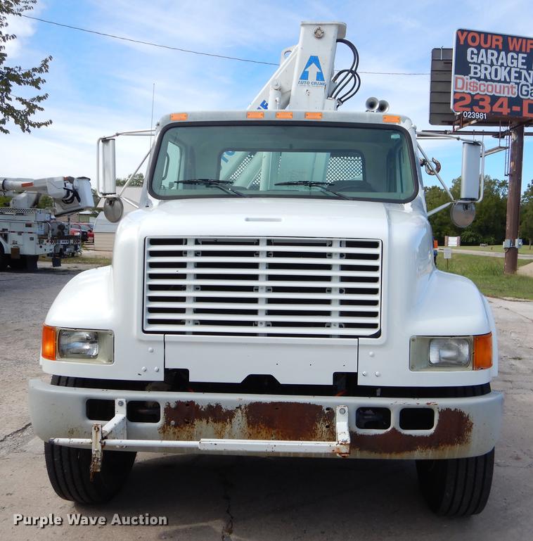 image for item EO9713 2002 International 4900 flatbed truck with Auto Crane