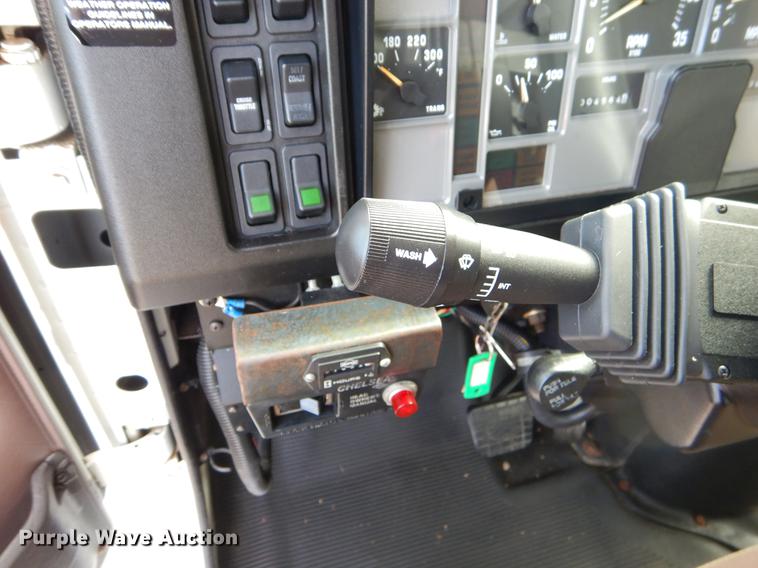 image for item EO9713 2002 International 4900 flatbed truck with Auto Crane