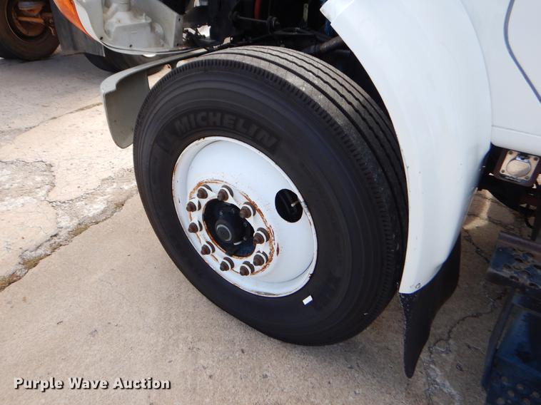 image for item EO9713 2002 International 4900 flatbed truck with Auto Crane