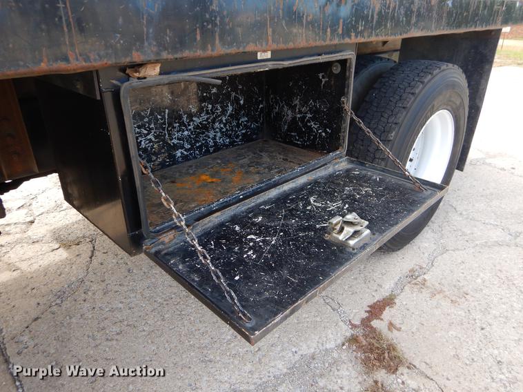 image for item EO9713 2002 International 4900 flatbed truck with Auto Crane