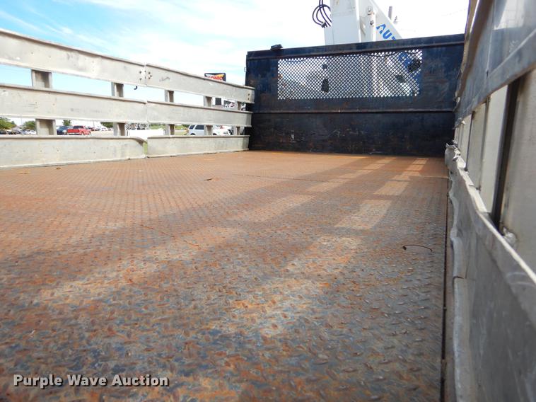 image for item EO9713 2002 International 4900 flatbed truck with Auto Crane