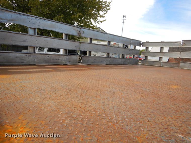 image for item EO9713 2002 International 4900 flatbed truck with Auto Crane