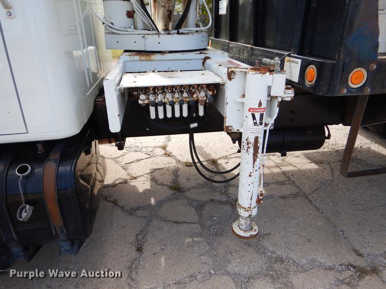 image for item EO9713 2002 International 4900 flatbed truck with Auto Crane