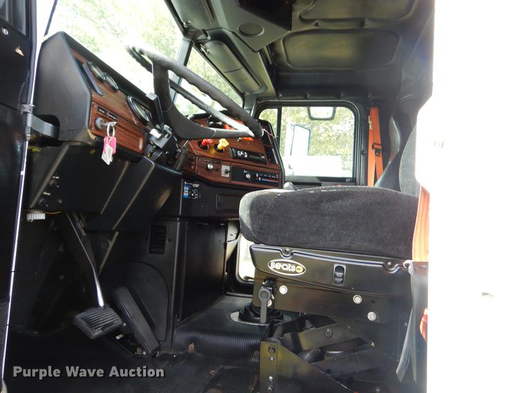 image for item EO9715 1998 Freightliner FLD semi truck