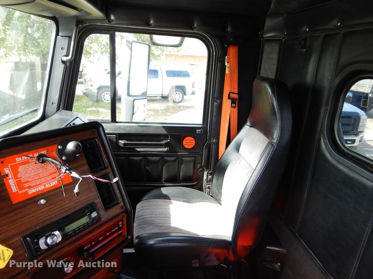 image for item EO9715 1998 Freightliner FLD semi truck