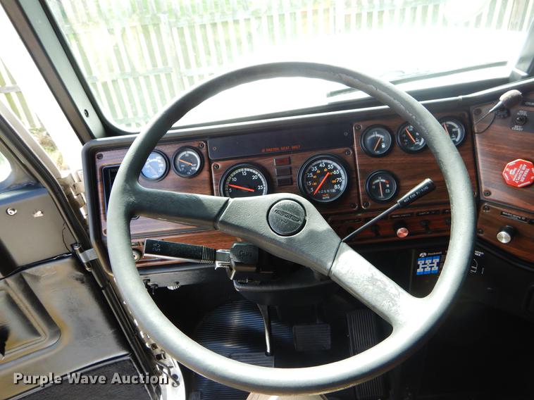 image for item EO9715 1998 Freightliner FLD semi truck