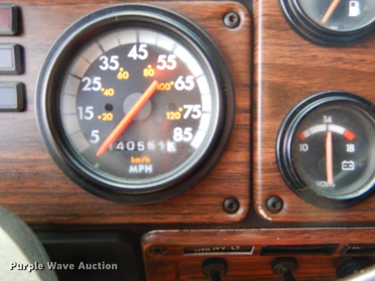 image for item EO9715 1998 Freightliner FLD semi truck