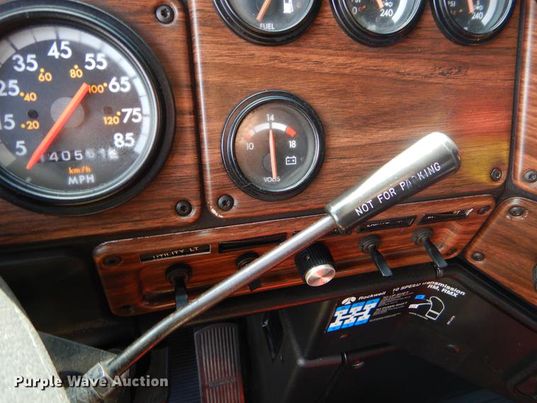 image for item EO9715 1998 Freightliner FLD semi truck