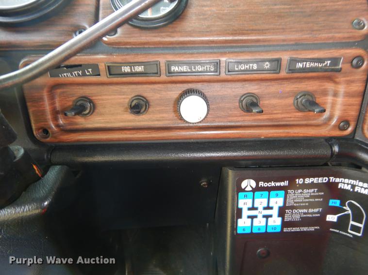 image for item EO9715 1998 Freightliner FLD semi truck