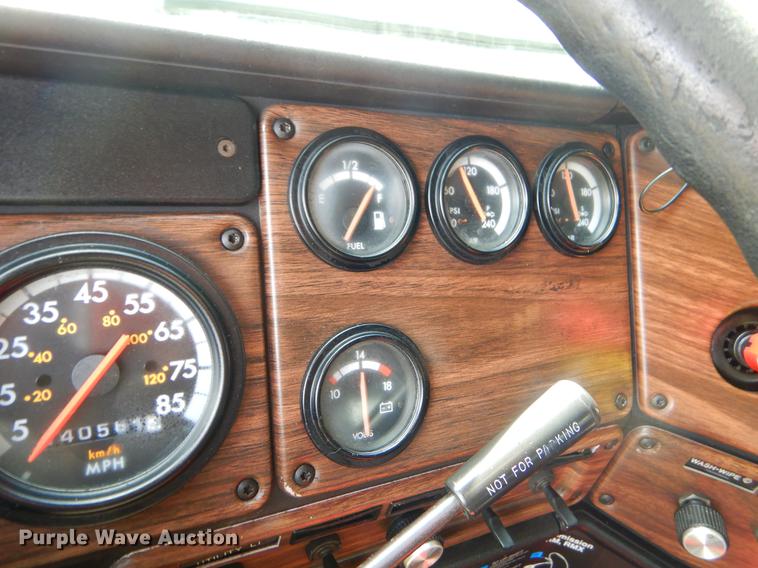 image for item EO9715 1998 Freightliner FLD semi truck