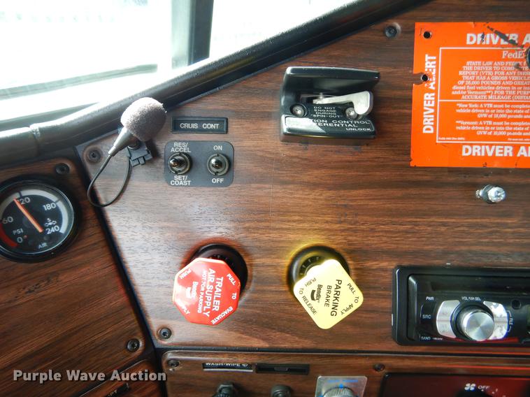 image for item EO9715 1998 Freightliner FLD semi truck