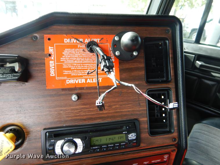 image for item EO9715 1998 Freightliner FLD semi truck