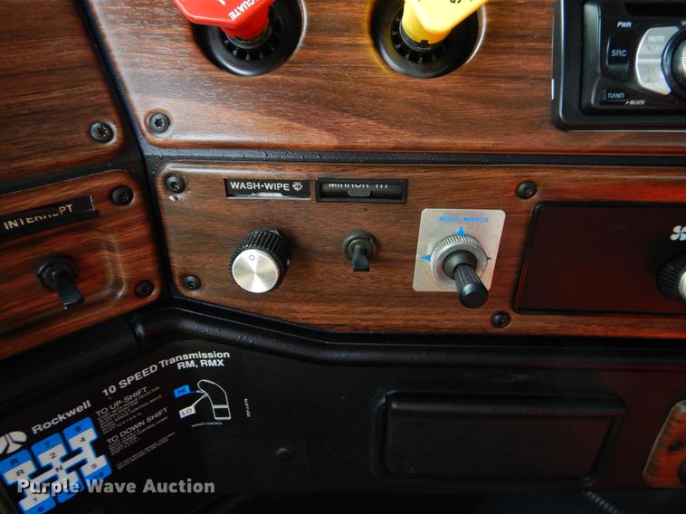 image for item EO9715 1998 Freightliner FLD semi truck