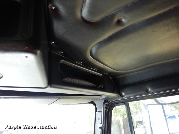 image for item EO9715 1998 Freightliner FLD semi truck