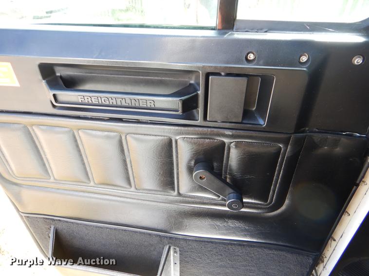 image for item EO9715 1998 Freightliner FLD semi truck