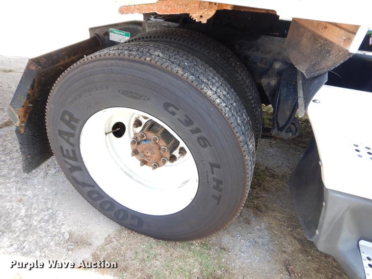 image for item EO9715 1998 Freightliner FLD semi truck