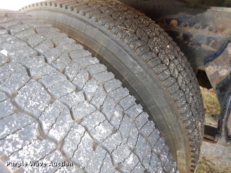 image for item EO9715 1998 Freightliner FLD semi truck