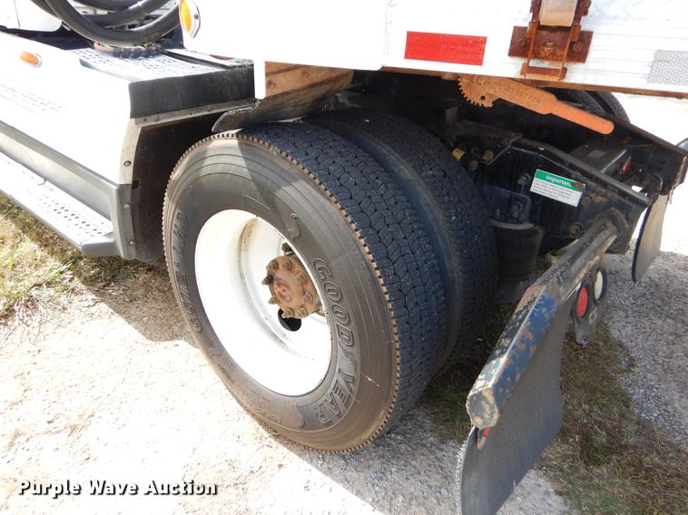 image for item EO9715 1998 Freightliner FLD semi truck