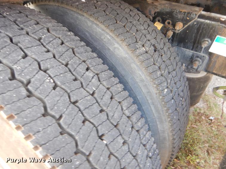 image for item EO9715 1998 Freightliner FLD semi truck