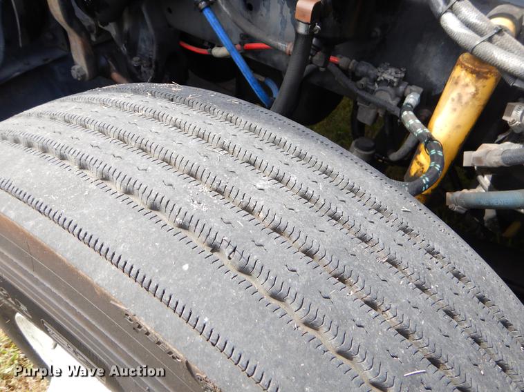 image for item EO9715 1998 Freightliner FLD semi truck