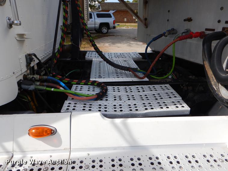 image for item EO9715 1998 Freightliner FLD semi truck