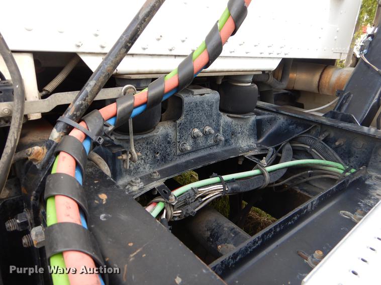 image for item EO9715 1998 Freightliner FLD semi truck