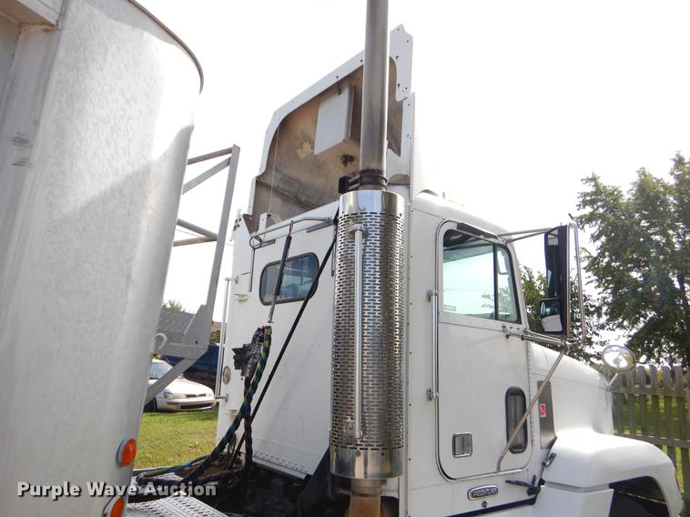 image for item EO9715 1998 Freightliner FLD semi truck