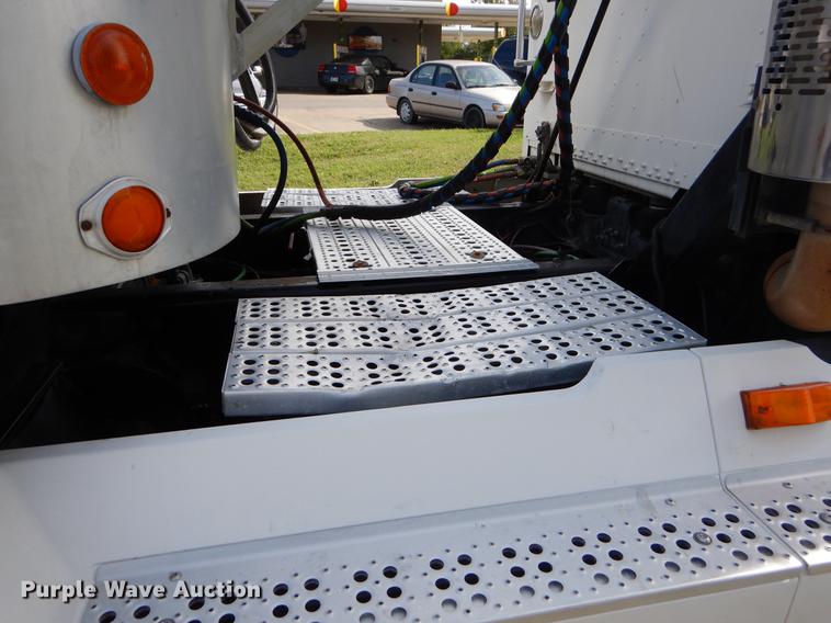 image for item EO9715 1998 Freightliner FLD semi truck