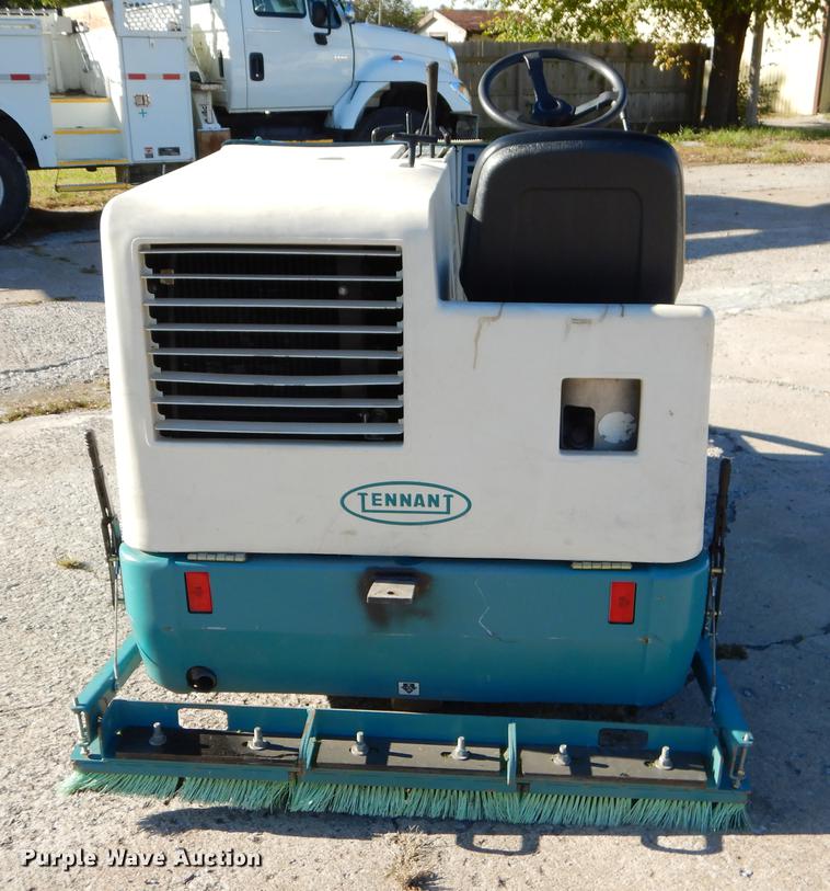 image for item EO9716 Tennant 6400 sweeper