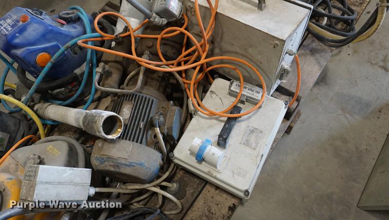 image for item EU9171 Stone working tools