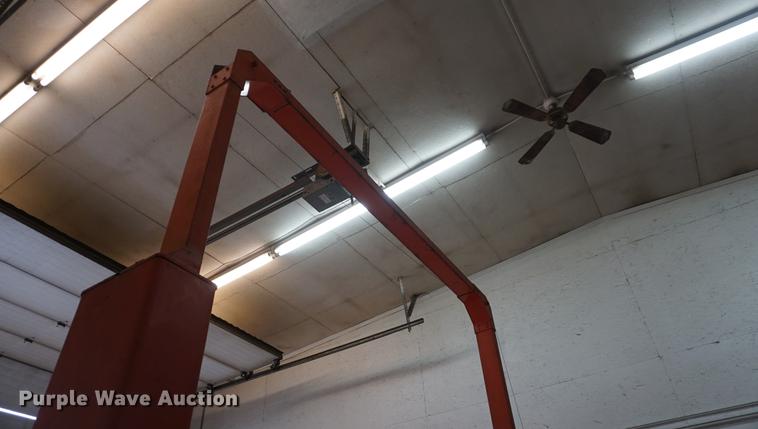 image for item EU9200 1991 ALM 9001 car lift