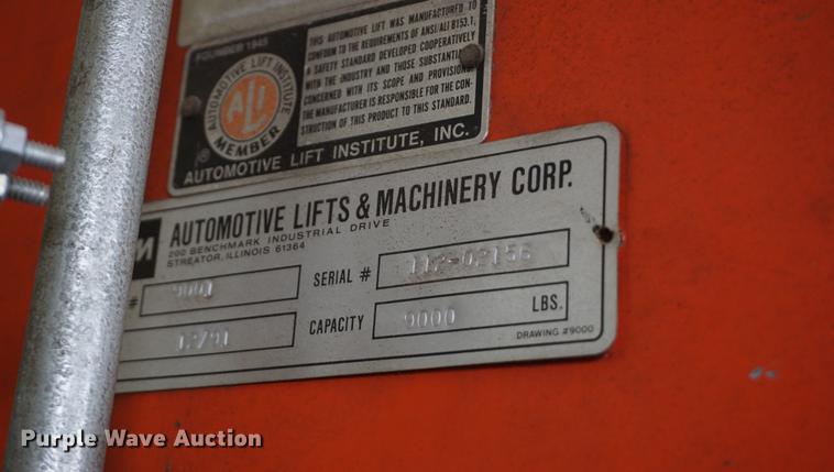 image for item EU9200 1991 ALM 9001 car lift