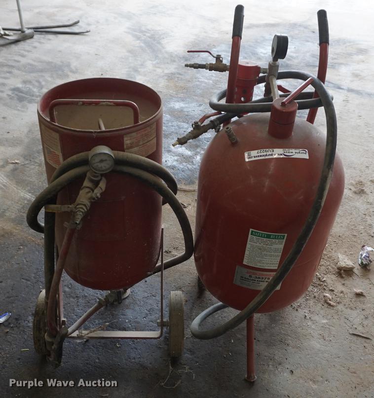 (2) sandblasting pots in Holton, KS Item EU9227 sold Purple Wave