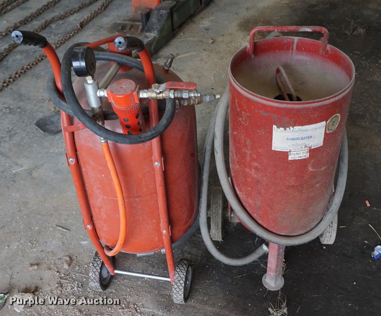 (2) sandblasting pots in Holton, KS Item EU9227 sold Purple Wave