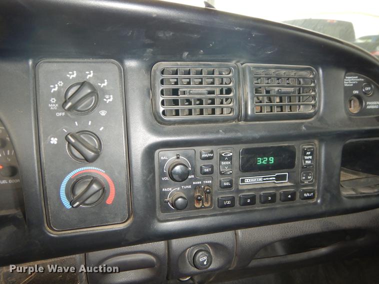 image for item EW9531 2002 Dodge Ram 3500 Laramie SLT flatbed pickup truck