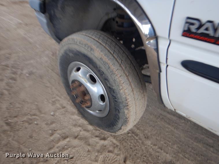 image for item EW9531 2002 Dodge Ram 3500 Laramie SLT flatbed pickup truck