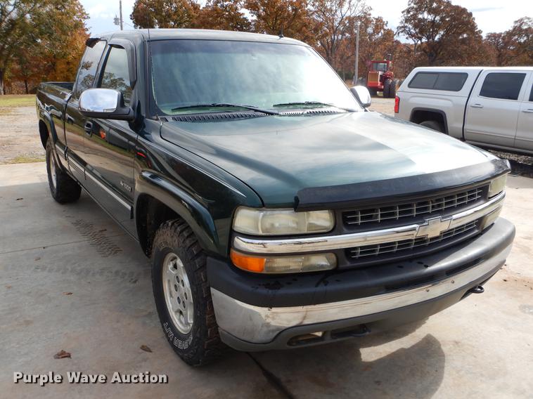 image for item EW9584 2002 Chevrolet Silverado 1500 Ext. Cab pickup truck