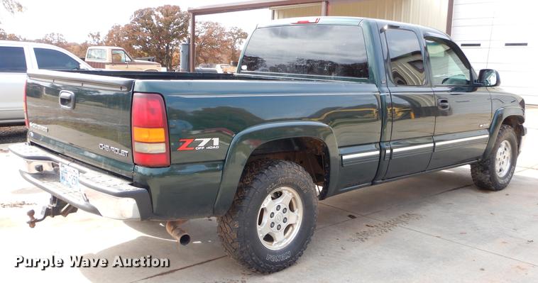 image for item EW9584 2002 Chevrolet Silverado 1500 Ext. Cab pickup truck