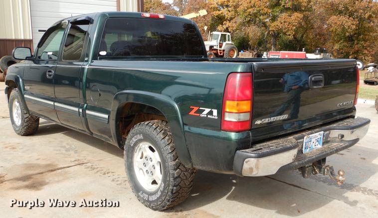 image for item EW9584 2002 Chevrolet Silverado 1500 Ext. Cab pickup truck