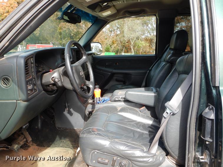 image for item EW9584 2002 Chevrolet Silverado 1500 Ext. Cab pickup truck