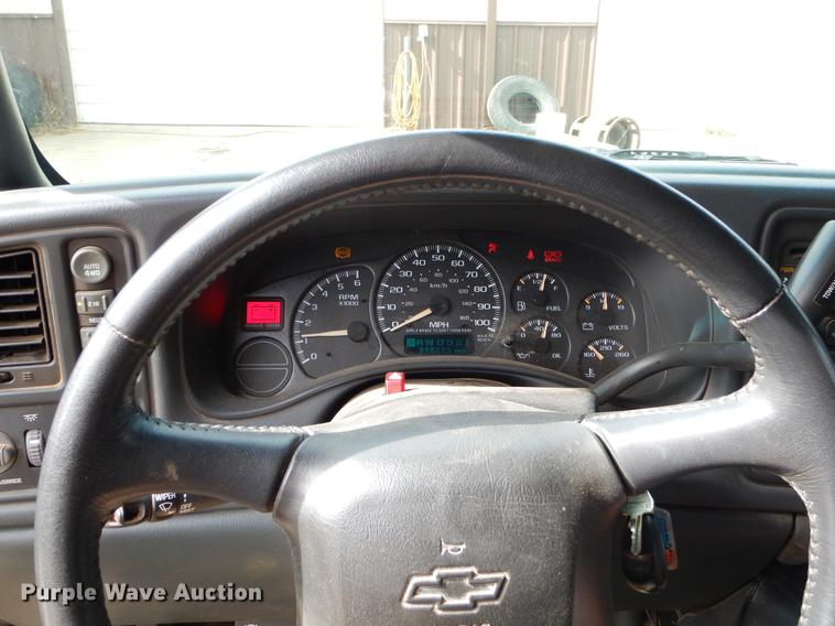 image for item EW9584 2002 Chevrolet Silverado 1500 Ext. Cab pickup truck