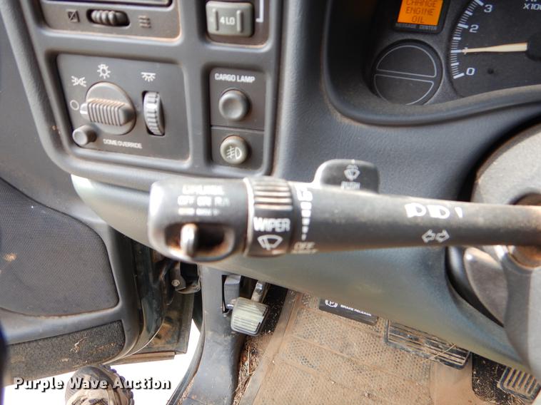 image for item EW9584 2002 Chevrolet Silverado 1500 Ext. Cab pickup truck