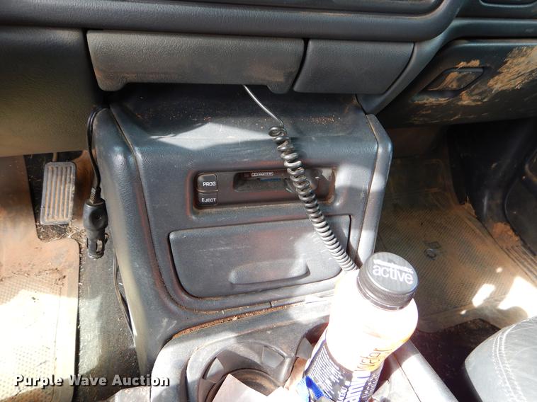 image for item EW9584 2002 Chevrolet Silverado 1500 Ext. Cab pickup truck