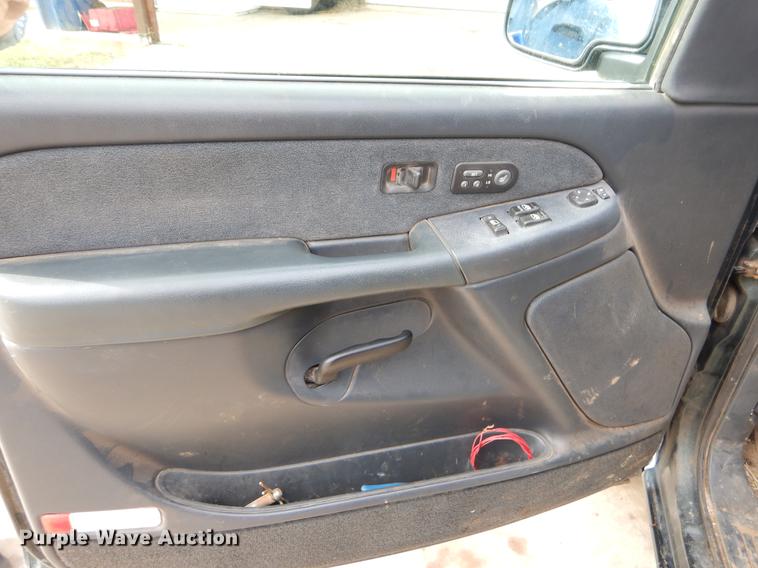 image for item EW9584 2002 Chevrolet Silverado 1500 Ext. Cab pickup truck