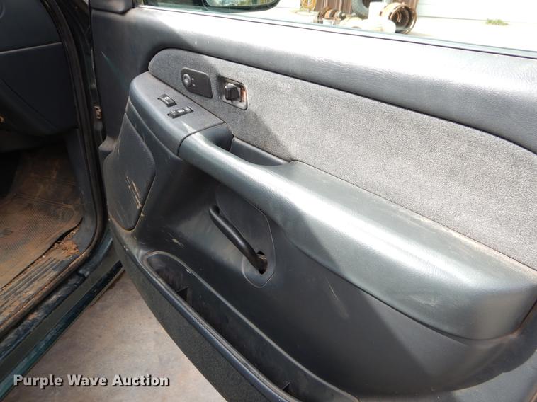 image for item EW9584 2002 Chevrolet Silverado 1500 Ext. Cab pickup truck