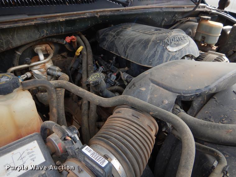 image for item EW9584 2002 Chevrolet Silverado 1500 Ext. Cab pickup truck