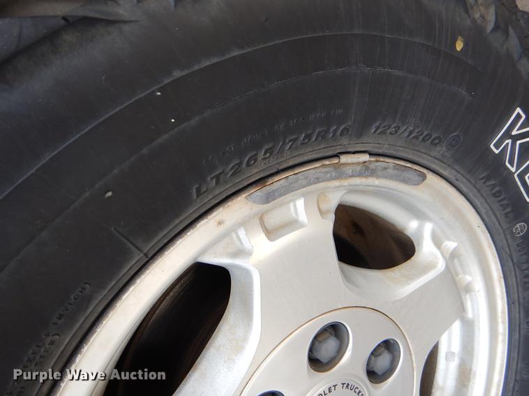 image for item EW9584 2002 Chevrolet Silverado 1500 Ext. Cab pickup truck