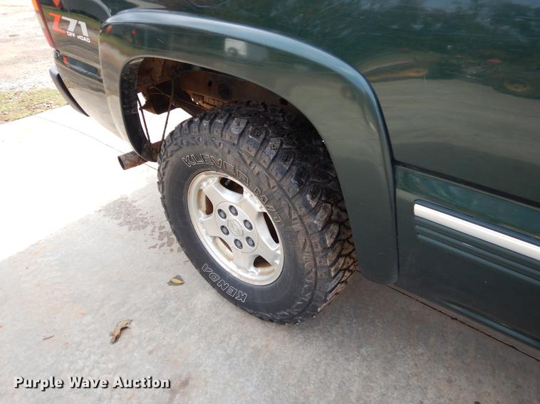 image for item EW9584 2002 Chevrolet Silverado 1500 Ext. Cab pickup truck