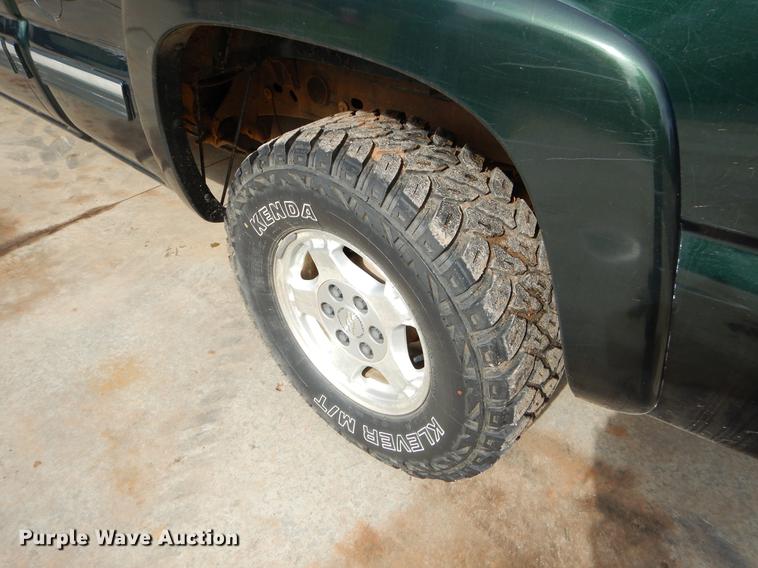 image for item EW9584 2002 Chevrolet Silverado 1500 Ext. Cab pickup truck