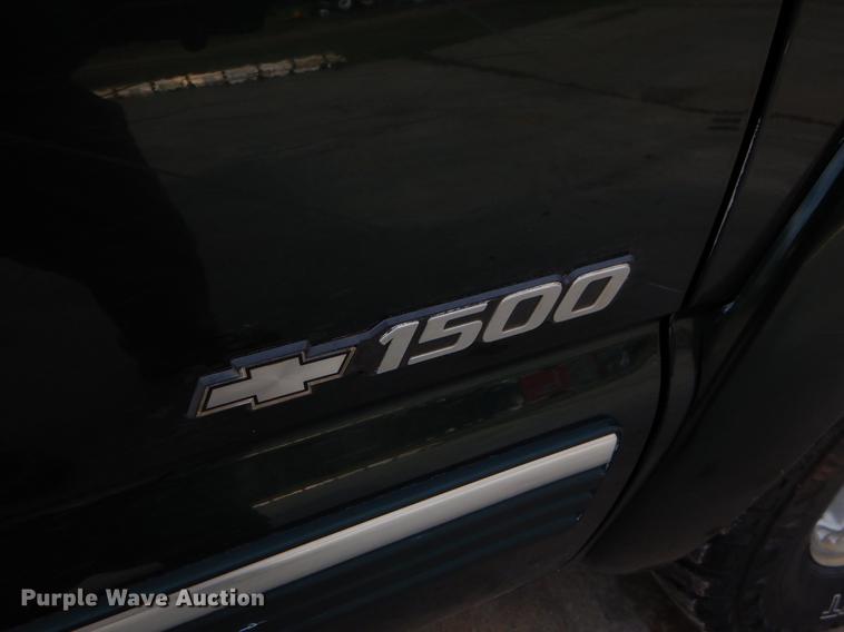 image for item EW9584 2002 Chevrolet Silverado 1500 Ext. Cab pickup truck